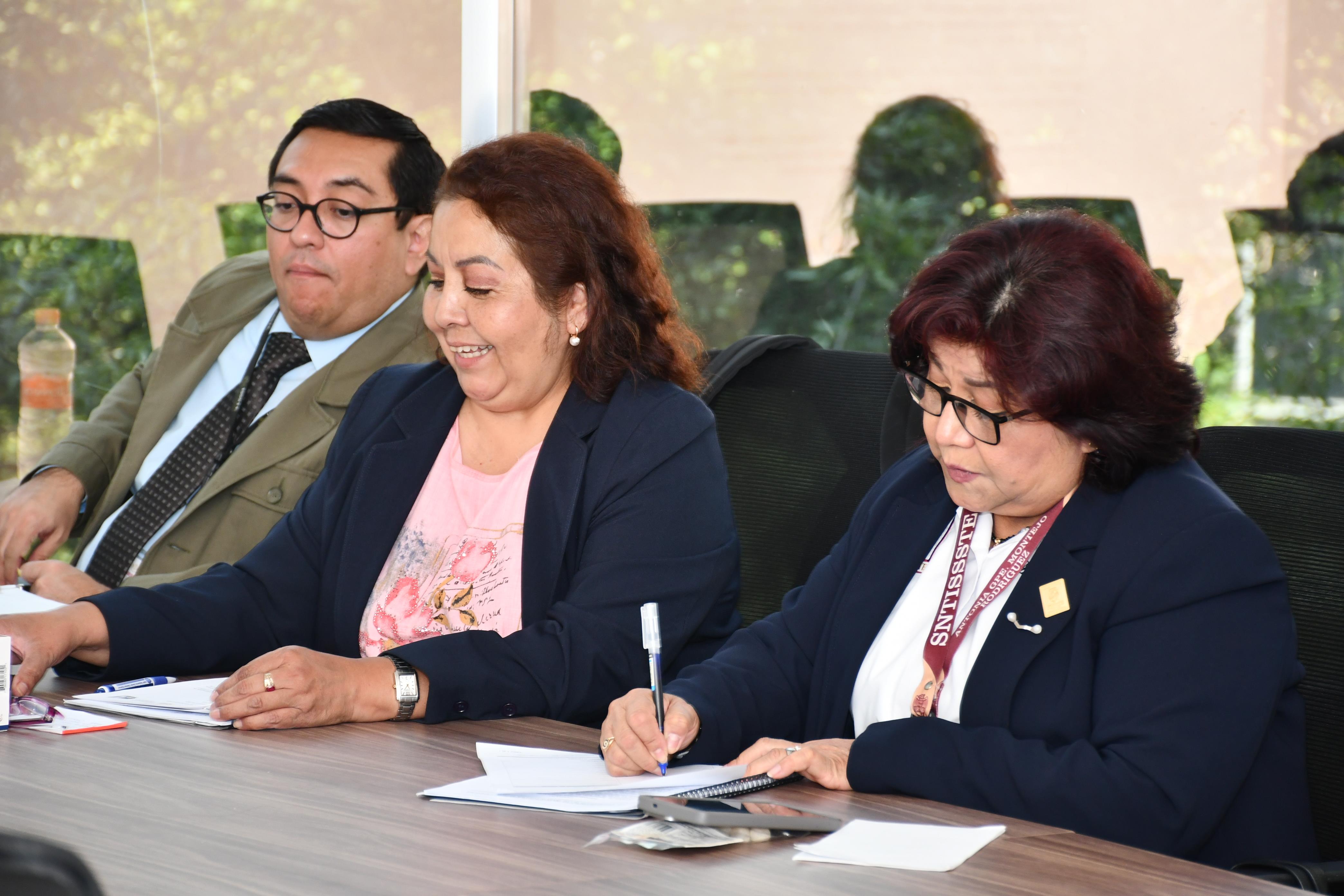 Sesión de la Comisión Nacional Mixta de Becas 